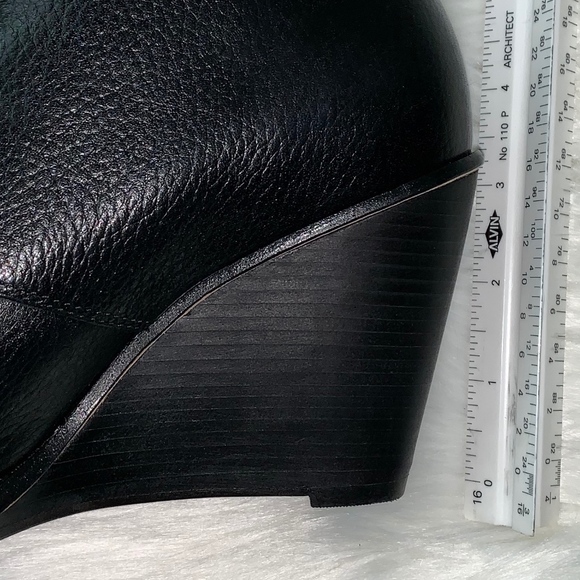 New! Cole Haan Black Wedge Ankle Boot Pebbled Leather - Picture 6 of 8